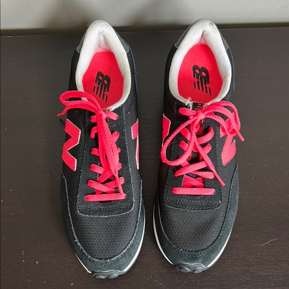 New Balance 410 Sneaker WL410WBA Black Casual Running Tennis  Shoes Sz 9 NEW - Picture 2 of 9